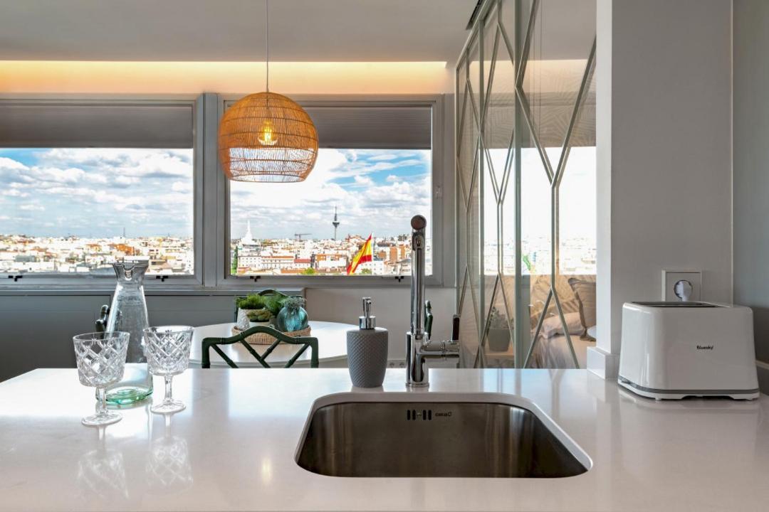 2 Bedrooms 1 Bathroom Furnished - Justicia - Incredible Views - Mintystay Madrid Exterior photo